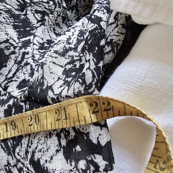 Soaked in Luxury top M - Picture 8 of 8